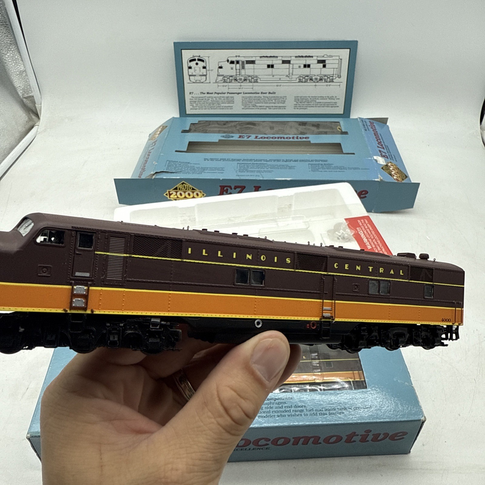 Proto 2000 HO Scale A/B Illinois Central IC #4000 E7 DC Powered Locomotive