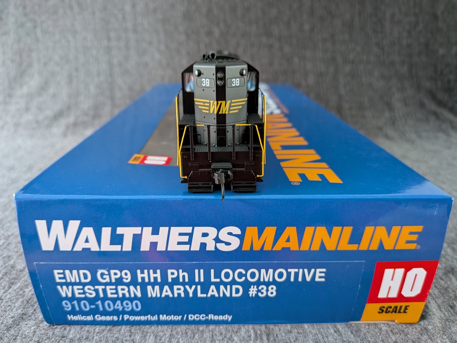 Walthers Mainline HO GP9, Western Maryland #38, #910-10490, DCC Ready.