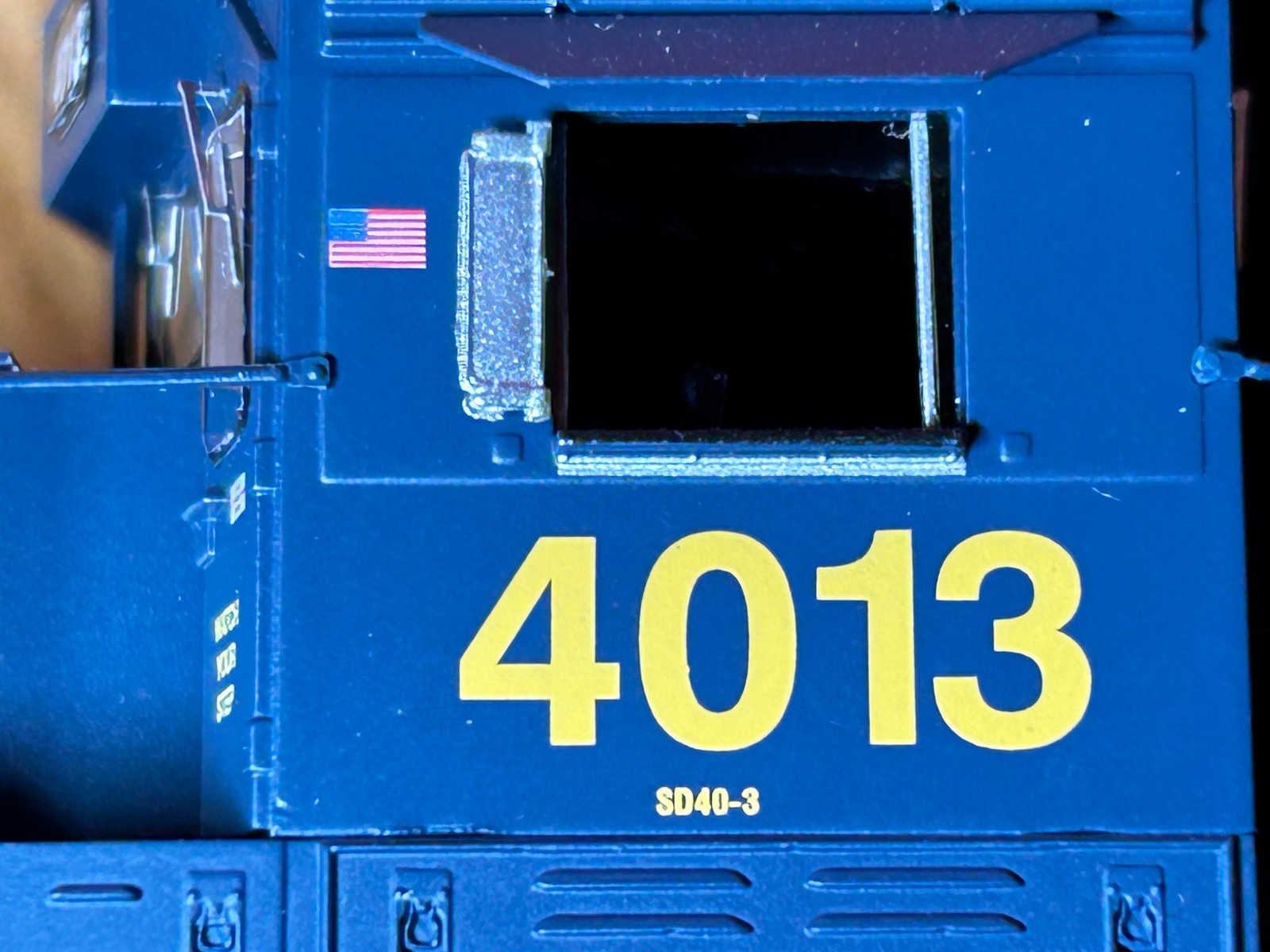 HO Scale ScaleTrains RivetCounter SD40-2/SD40-3 CSX #4013 DCC/SOUND