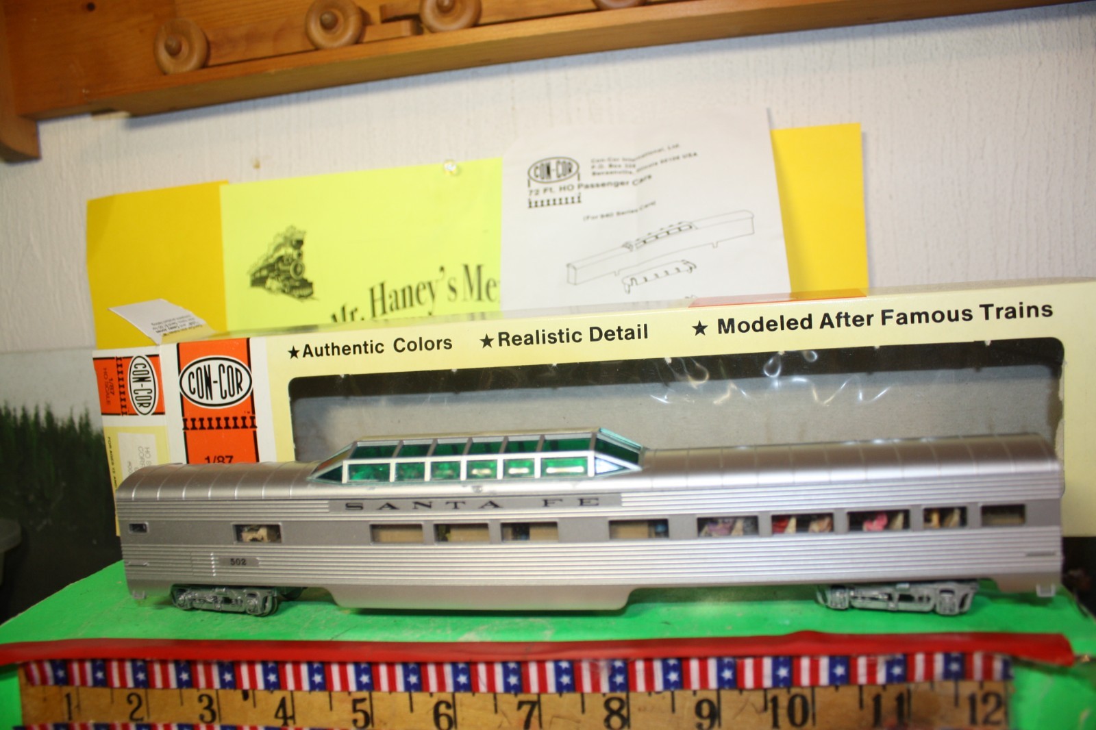NIB HO * Con-Cor 2 Piece Santa Fe Passenger Car & Baggage Car Set