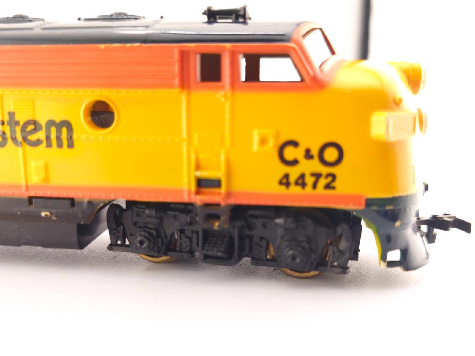 READ Life-Like HO Scale Chessie System Powered F7A Diesel Locomotive C & O 4472