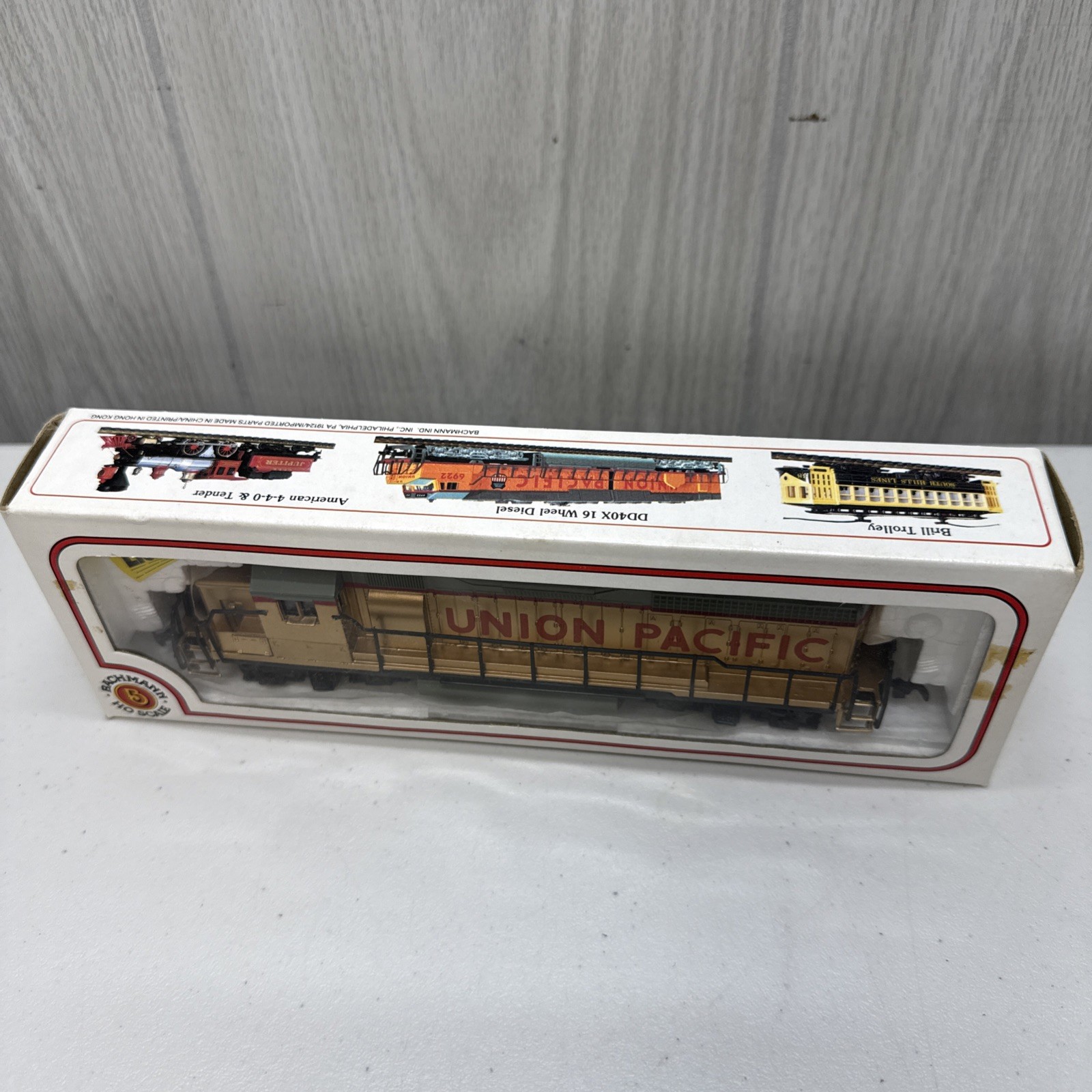 Bachmann HO Gauge Union Pacific GP 40 Gold Colored Engine New