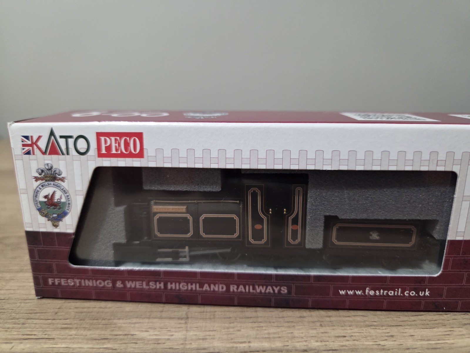 Kato/Peco OO9 Large England ‘Welsh Pony’ Ffestiniog Railway Brown