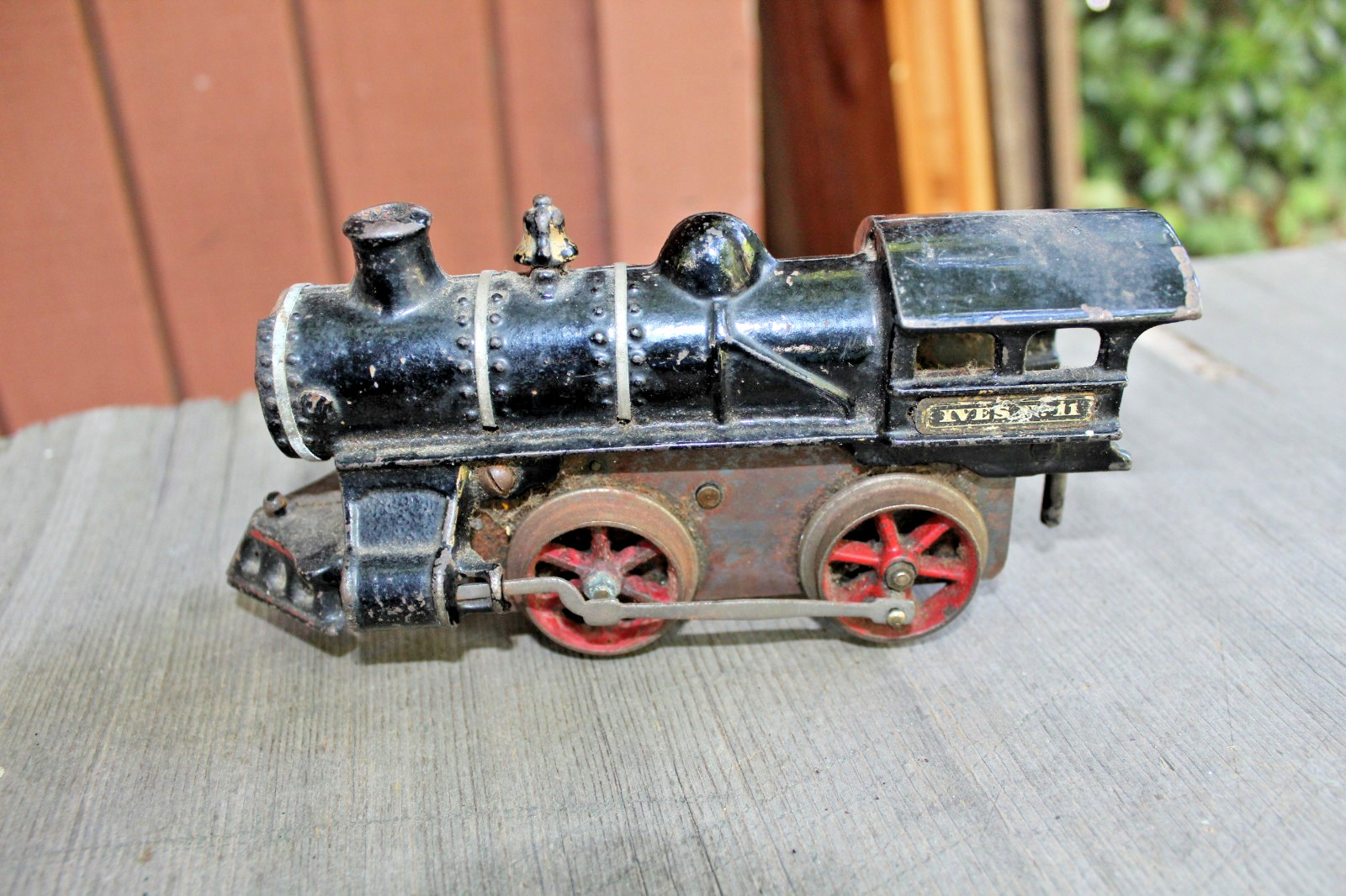 Ives Prewar O Gauge #11 Cast Iron Windup Locomotive RUNS b2
