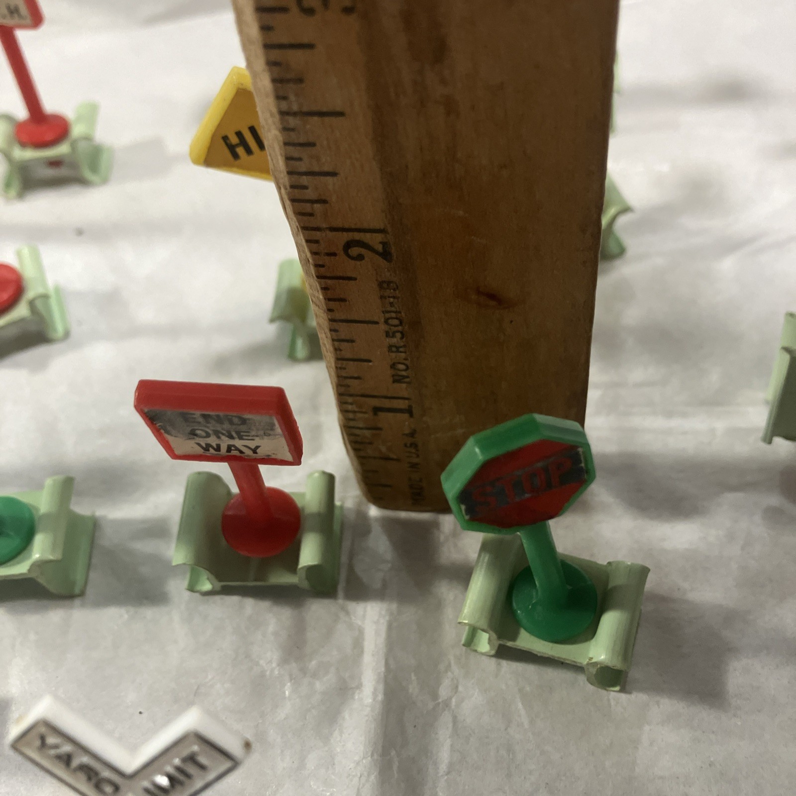 Vintage HO Scale Assorted RR & Traffic Signs, Light Posts And Extra Holders