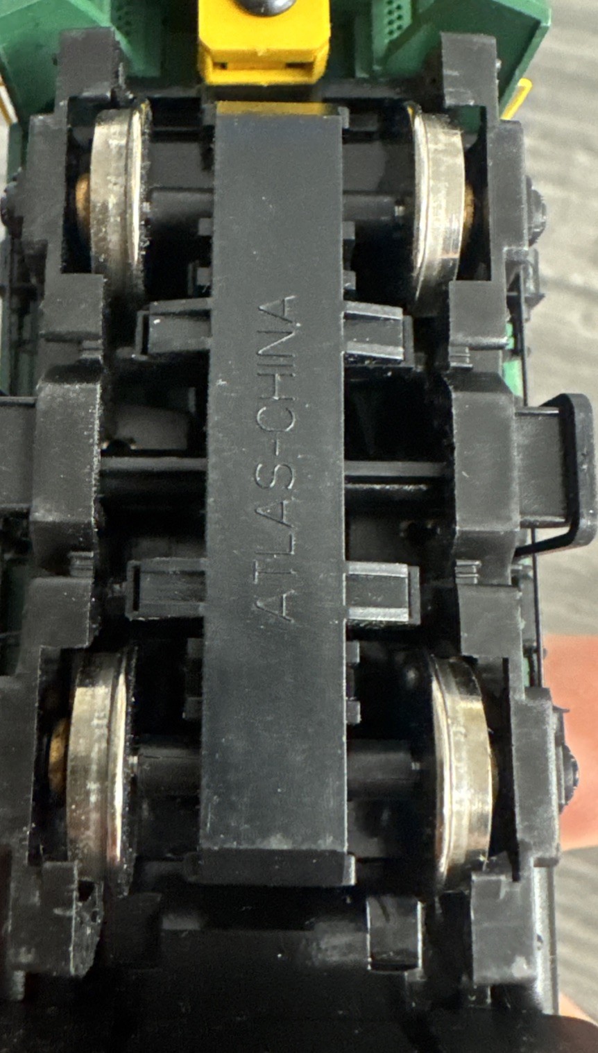 Atlas Master Series Gold HO #9425 Reading MP-15DC #2777 DOES NOT RUN/NEEDS TLC!