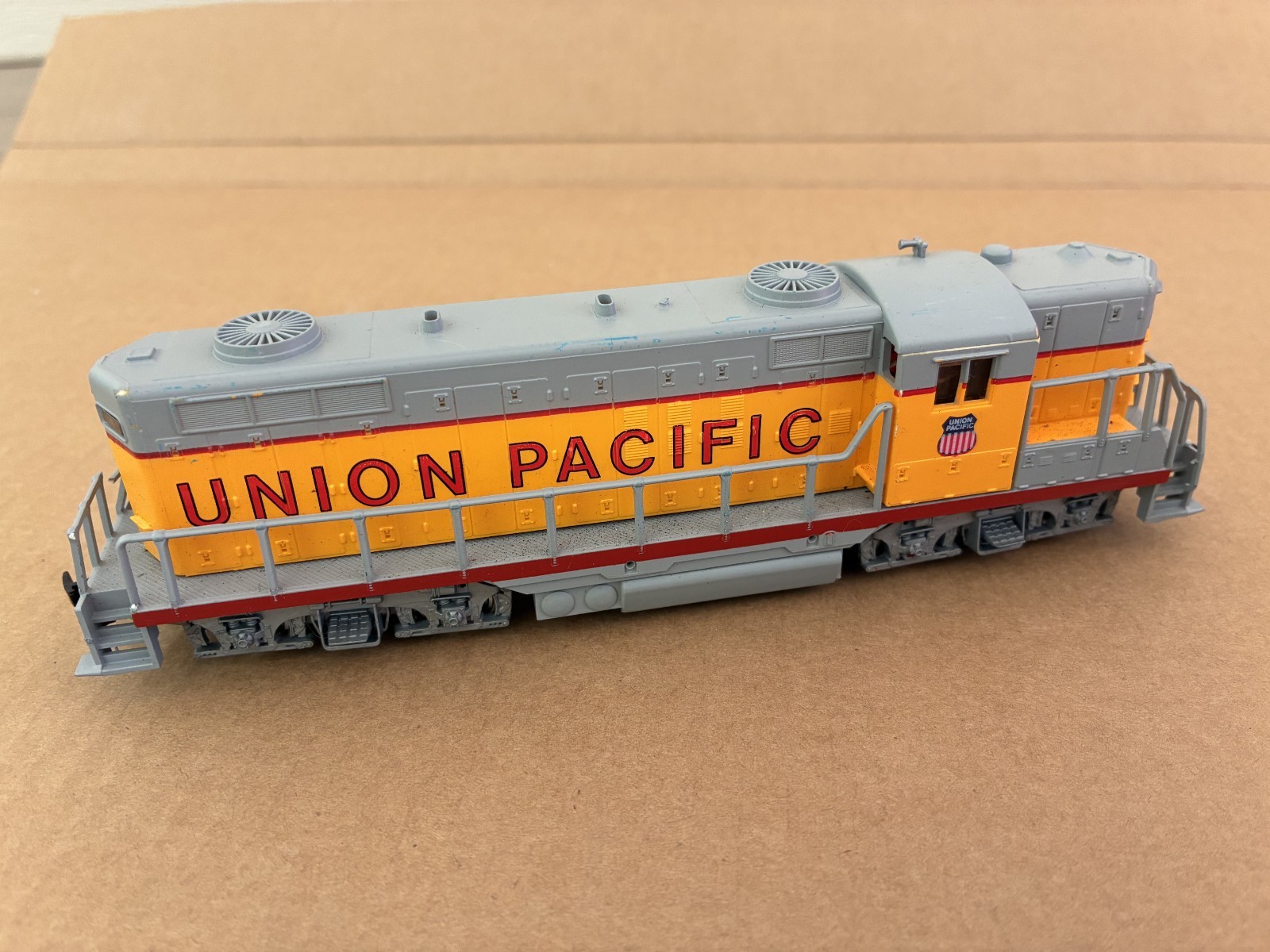Bachmann HO Diesel Locomotive Union Pacific Untested Yugoslavia +FAST SHIPPING!