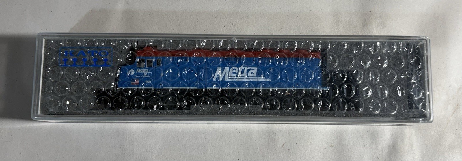 KATO 176-9102 N Scale F40PH Chicago Metra #160 “Village of Winfield” (NOS)