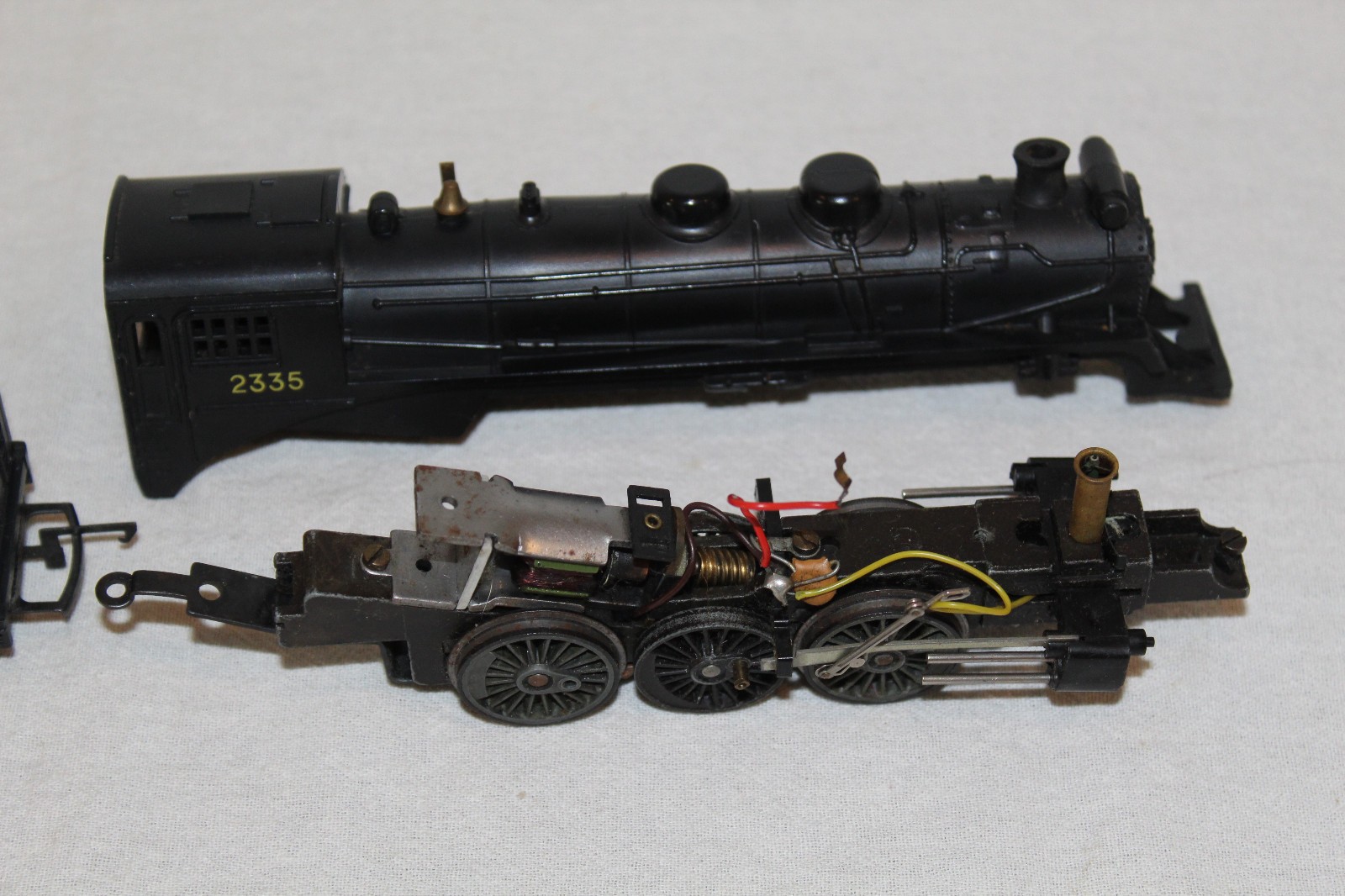OO/HO Train Steam Locomotive 2335 With Canadian Pacific Coal Tender