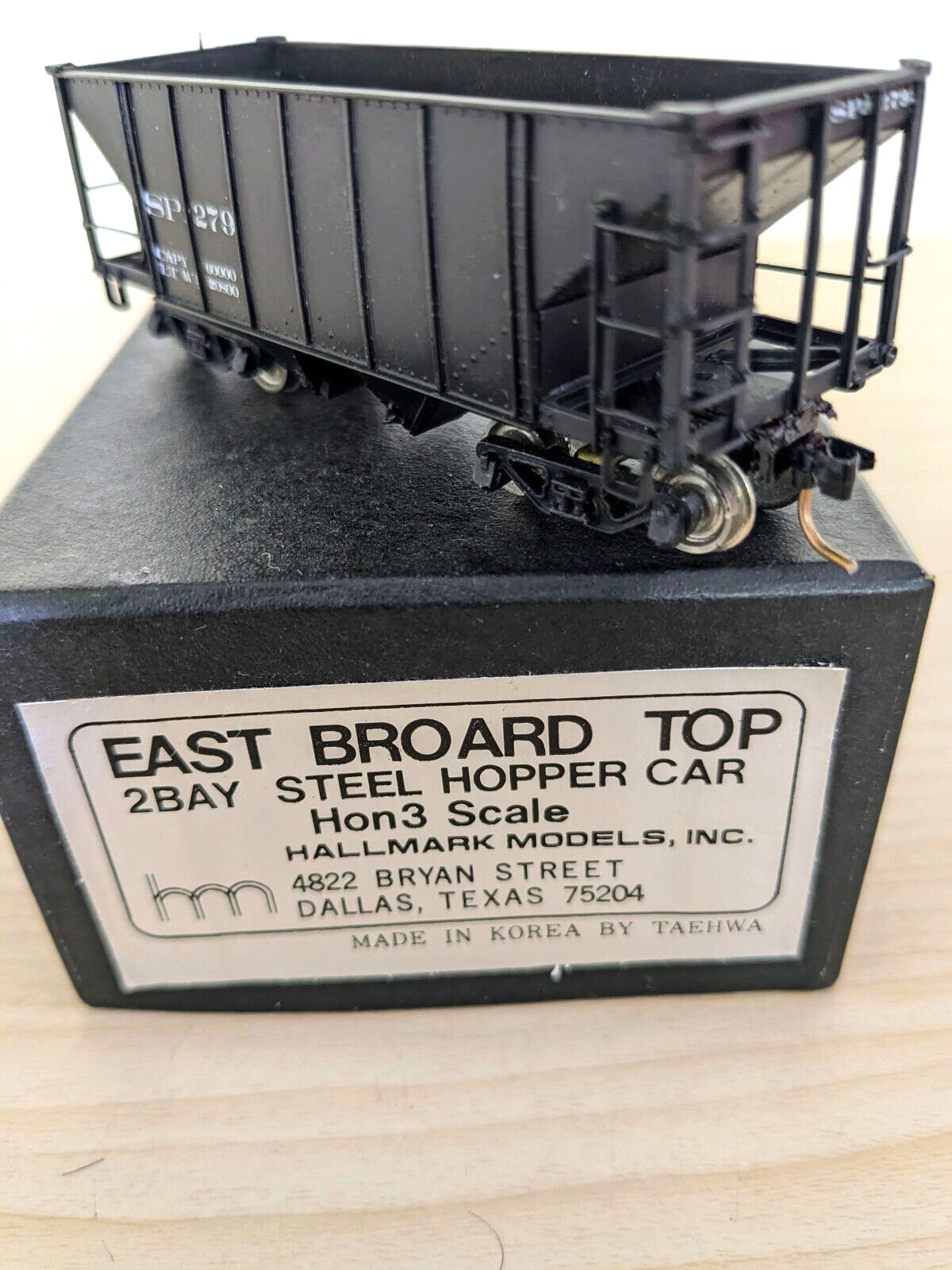 HALLMARK BRASS EAST BOARD TOP 2-BAY STEEL HOPPER CAR HOn3 **CUSTOM-PAINT **NICE!