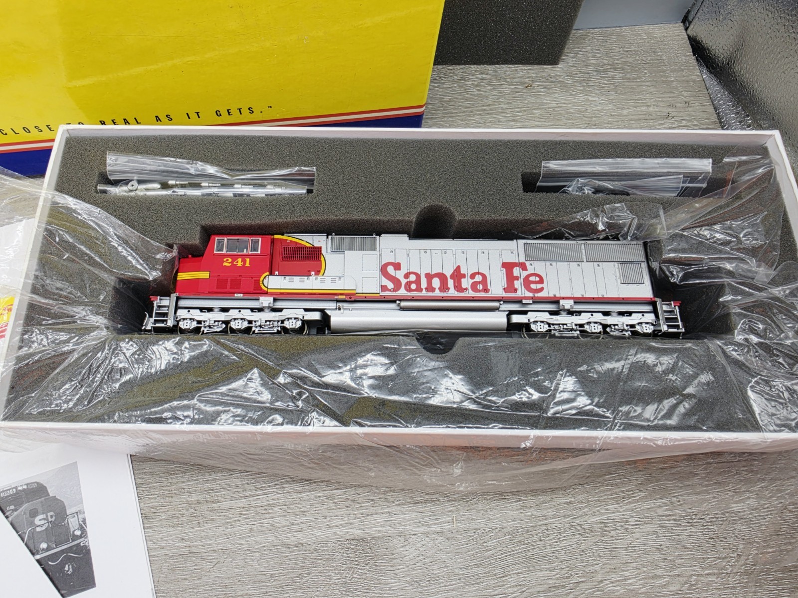 HO Scale Athearn Genesis G6138 SD75M Diesel Locomotive Santa Fe #226 Lot#6104