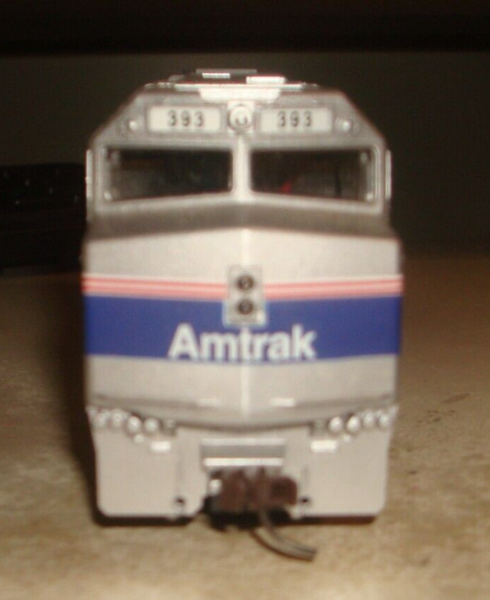 HO. WALTHERS TRAINLINE. AMTRAK. PHASE IV EMD. F40PH POWERED. # 393