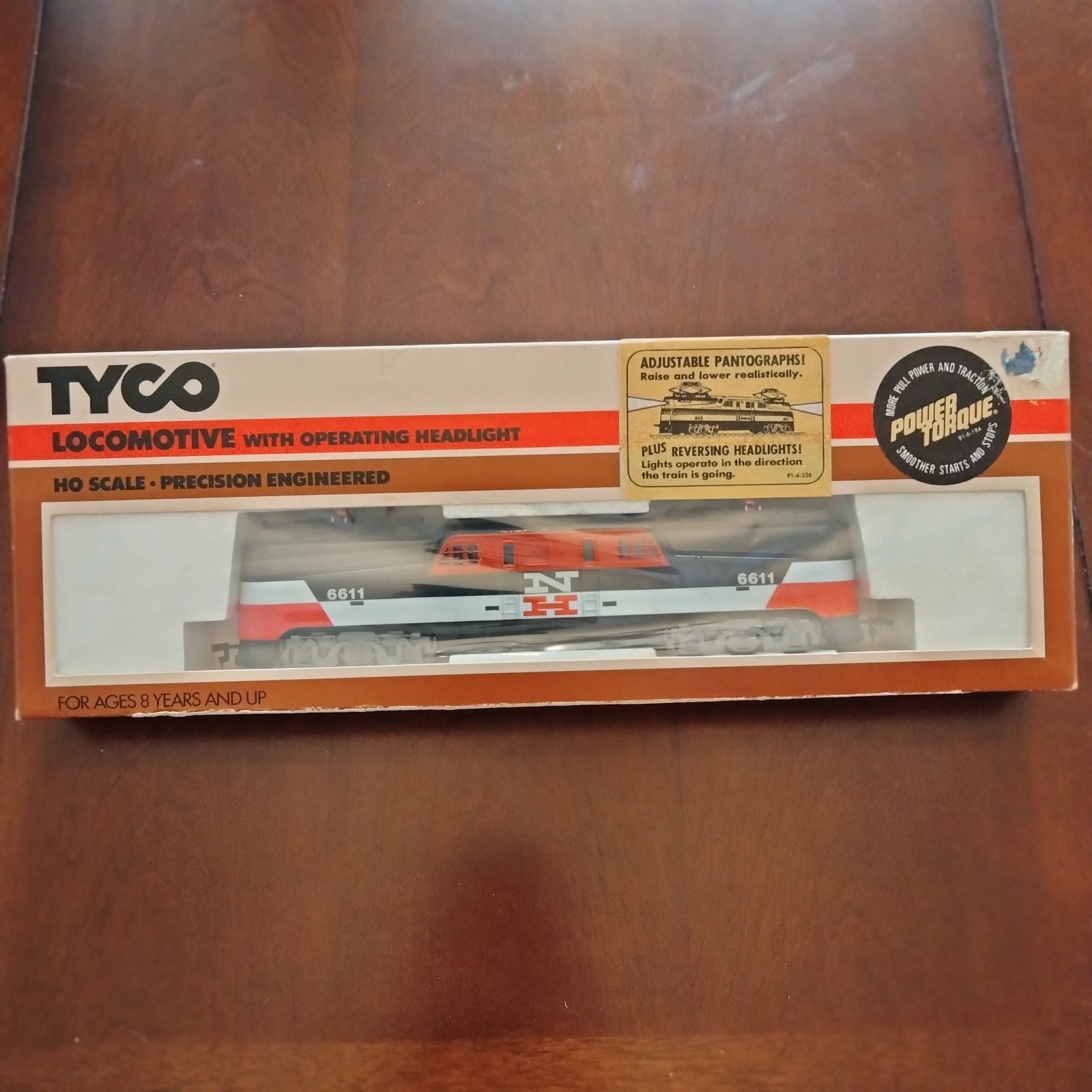 Tyco HO 251-28 New Haven GG1 Electric Locomotive Black/Orange/White NOS