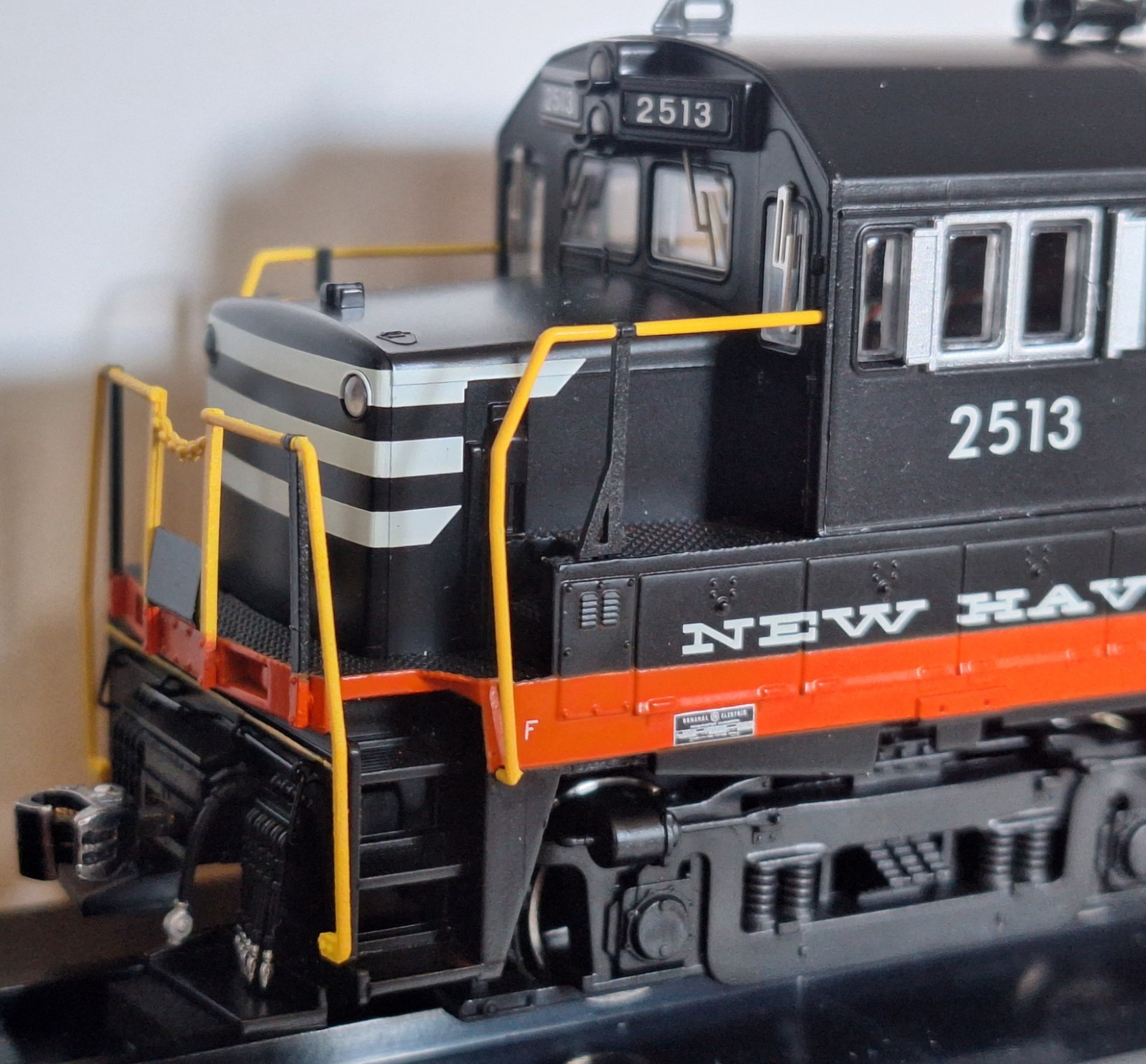 Bowser Executive Line #25151 HO EMD U25B New Haven Ph IV #2513 Standard DC