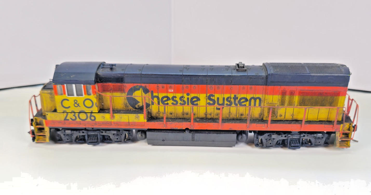 Atlas HO Weathered Chessie System C&O GP38 Diesel Locomotive RTR KD Couplers