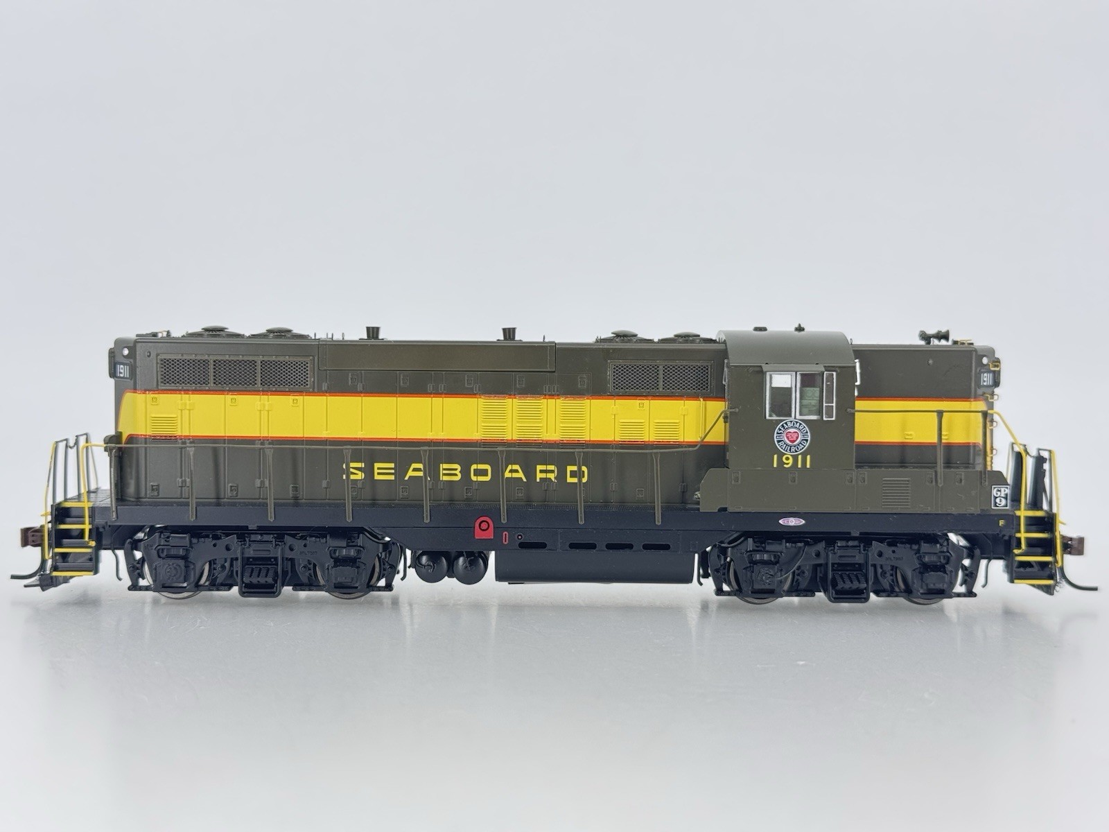 HO Athearn Genesis G62420 Seaboard Air Line GP9 Diesel Locomotive SAL #1911