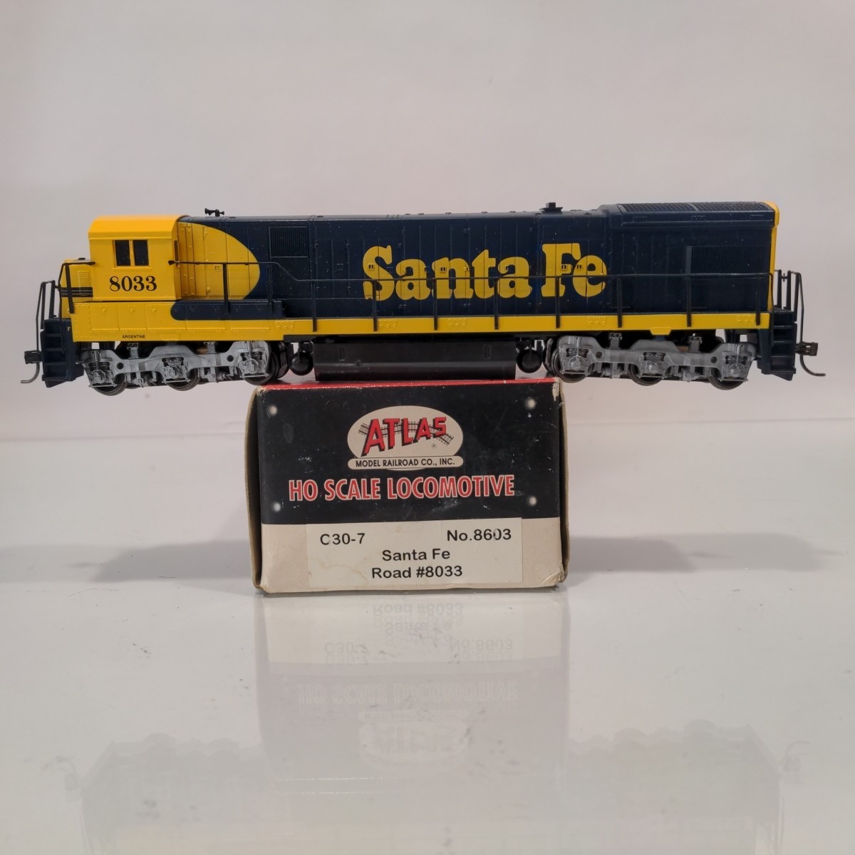 HO Atlas 8603 Santa Fe GE C30-7 ATSF 8033