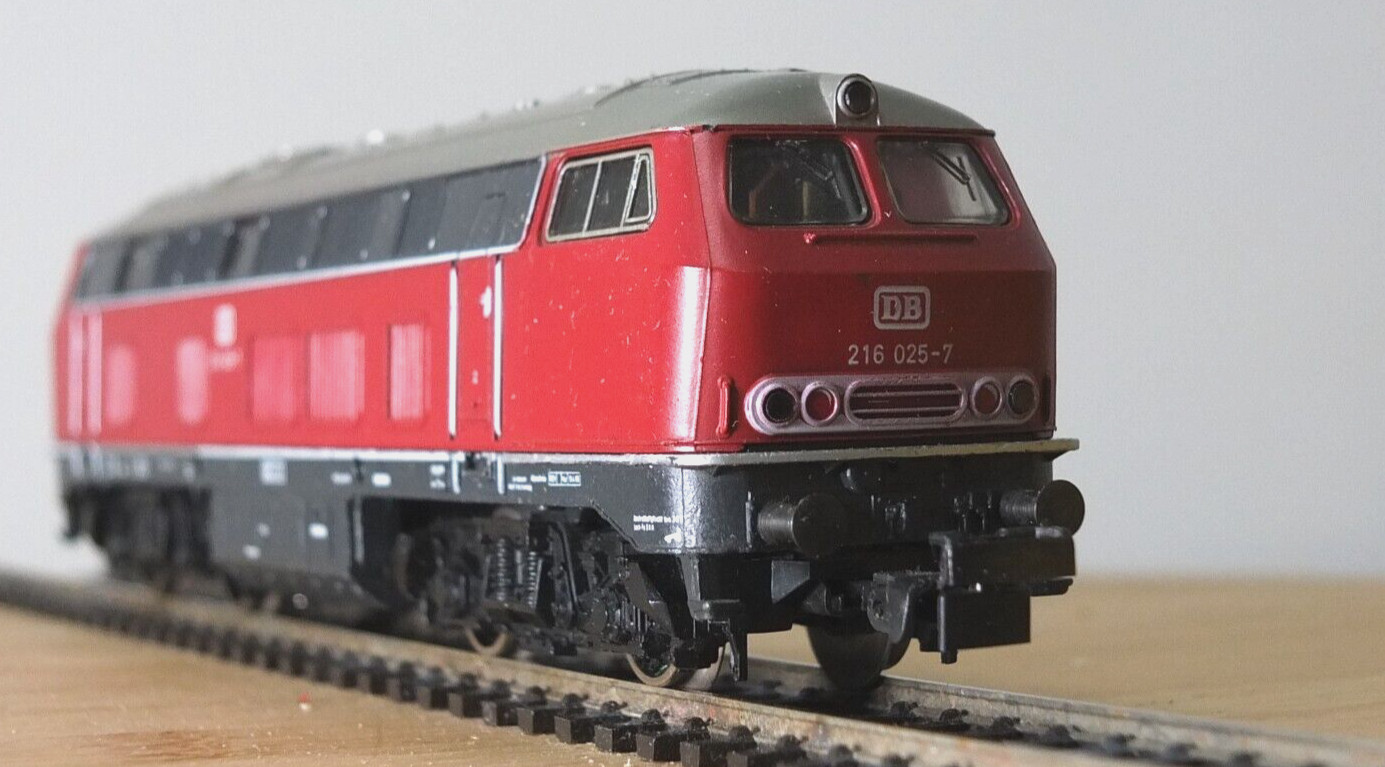 Marklin Hamo 8375 HO gauge DB BR 216 diesel locomotive in DB Red Livery