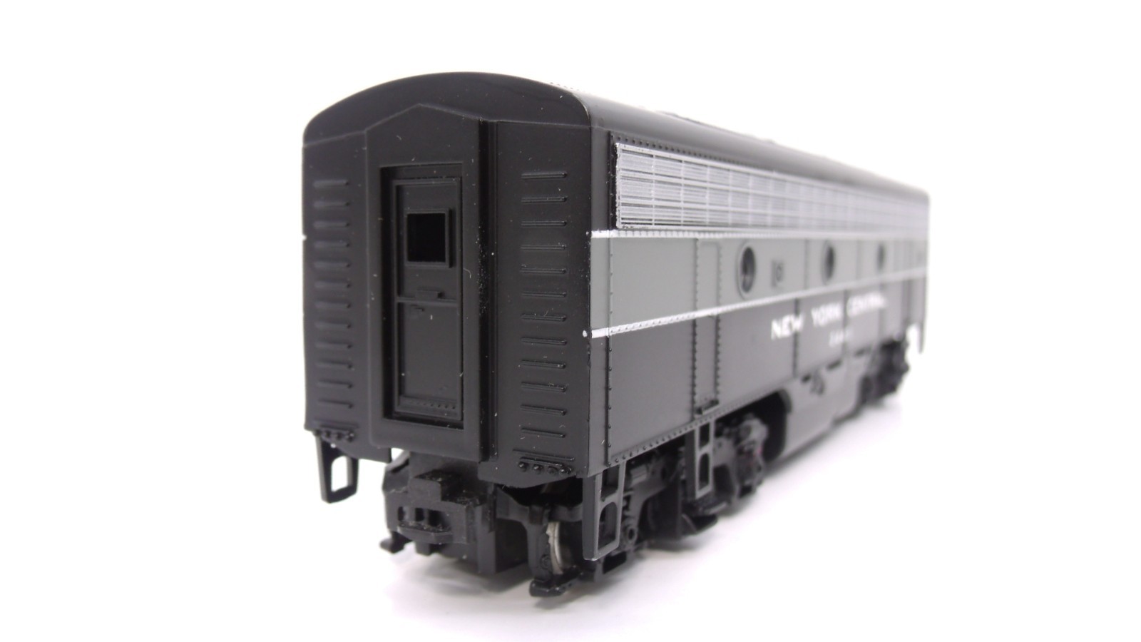 Bachmann Plus HO New York Central NYC EMD F7B Diesel Locomotive Engine 11221