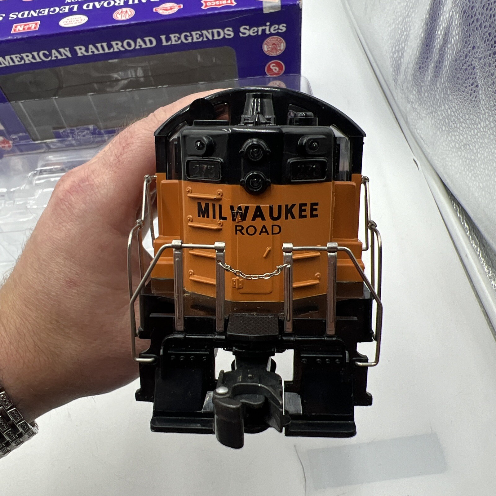 RMT O/O-27 GAUGE RMT-4161 MILWAUKEE ROAD GP DIESEL LOCOMOTIVE #273 IN BOX