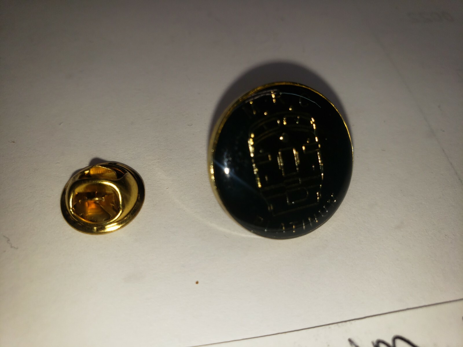 MRC HAT PIN PINBACK BLACK AND GOLD PLATINUM SERIES LOCOMOTIVE COLLECTABLE PIN