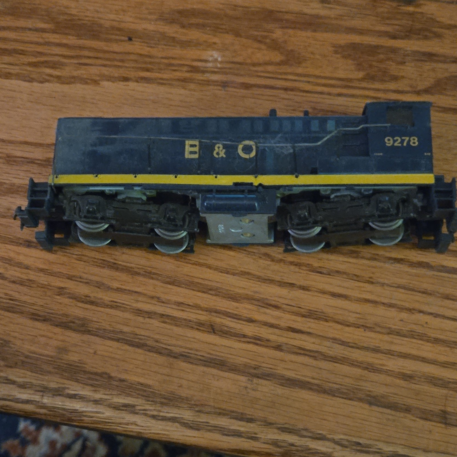 B&O HO Diesel Locomotive 1018 Blue Yellow Black Painted Plastic Metal Train