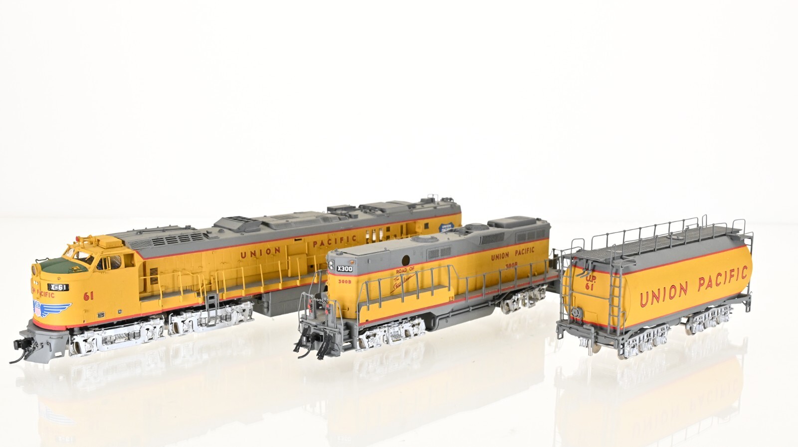 Overland Diamond Brass Veranda Turbine & GP9B & Tender Union Pacific HO scale