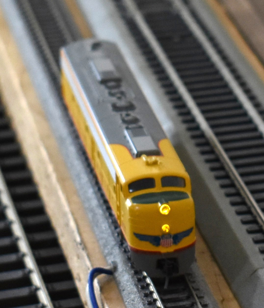 KATO N 1:160 #927 UP UNION PACIFIC EMD E8/9 A DIESEL 176-263 LNIB RUNS GREAT
