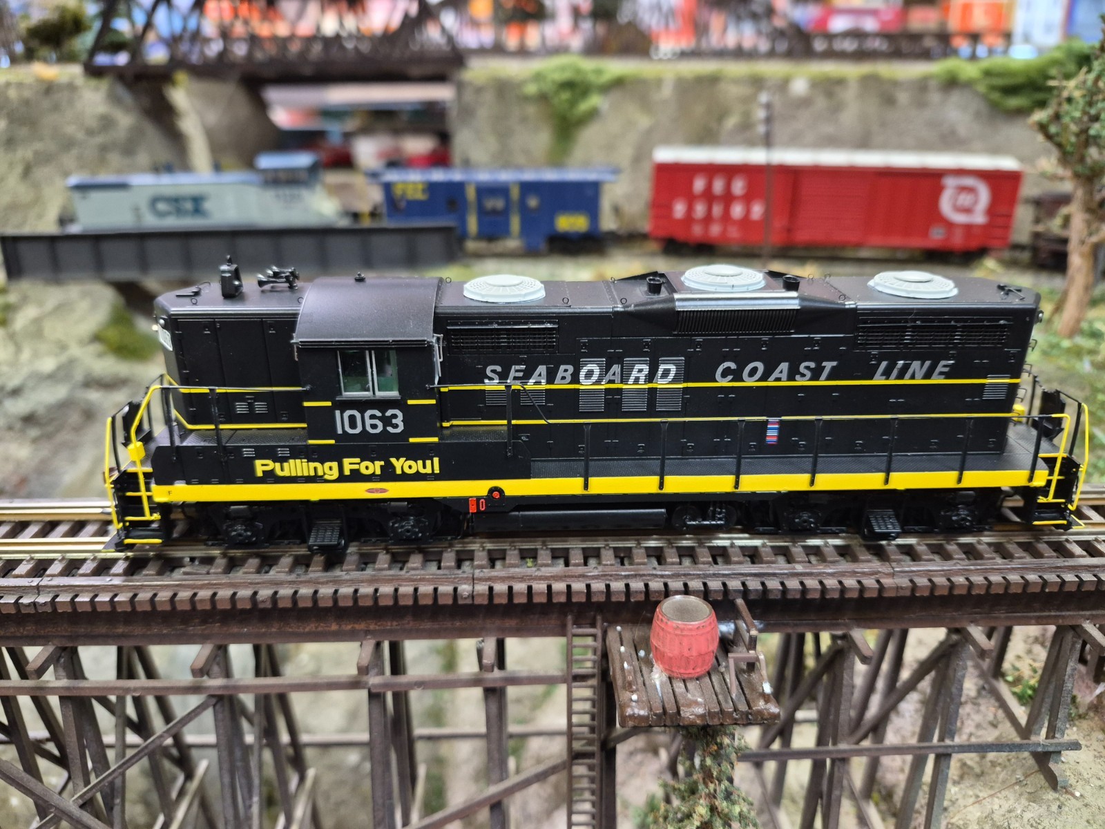 ATHEARN GENESIS G30732 HO SEABOARD COASTLINE GP-18 TSUNAMI2 DCC & SND RD#1063