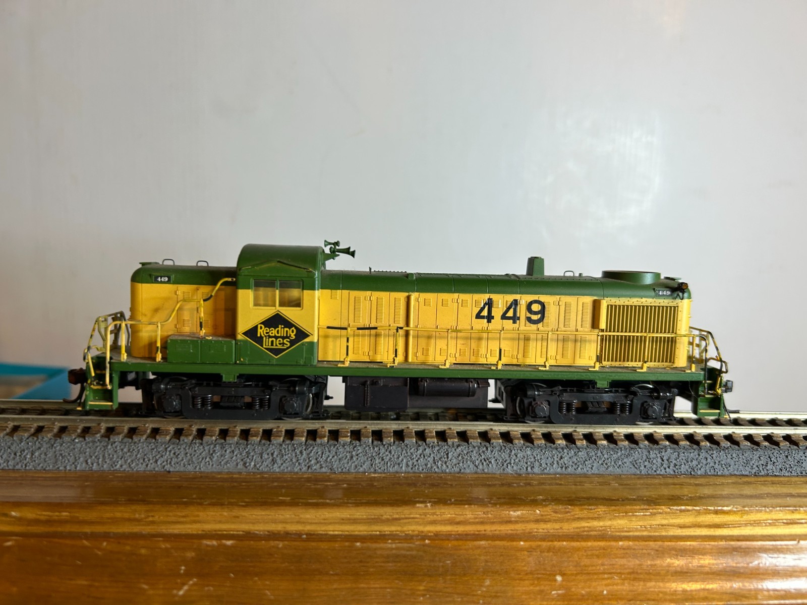 ATLAS #8151 Reading Alco RS-3 Diesel Loco #449 w/DCC “Needs Work” H.O. 1:87