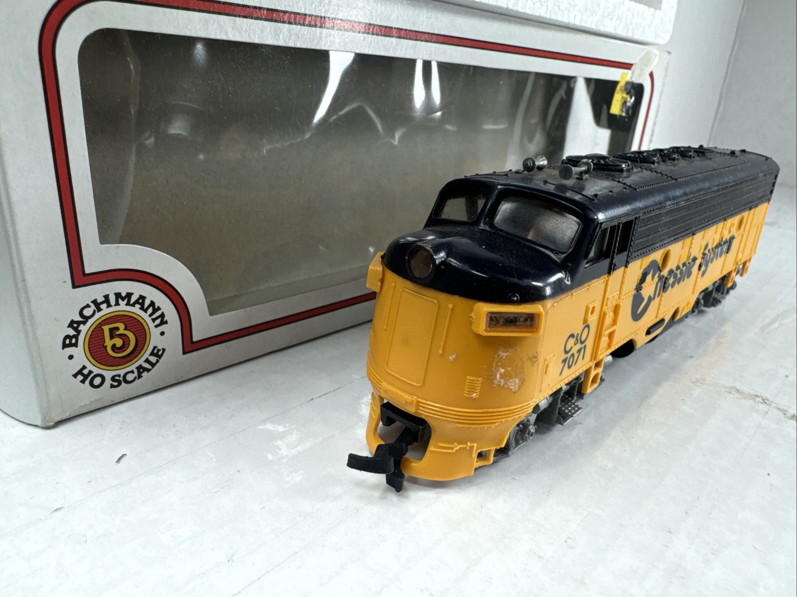 Bachmann Ho Scale F3 Chessie System Diesel Locomotive #7071 For Train Set