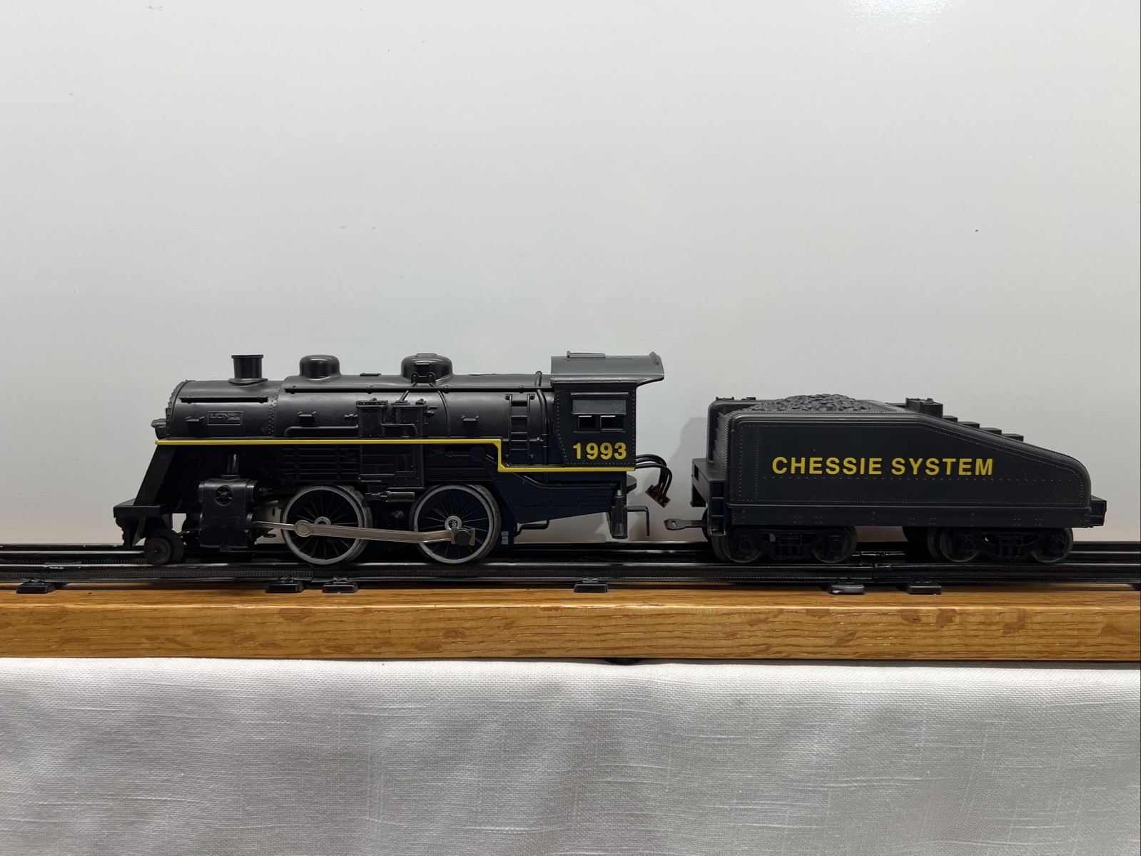 Lionel 18713 Chessie System 2-4-0 Loco w/Slopeback Tender Nice
