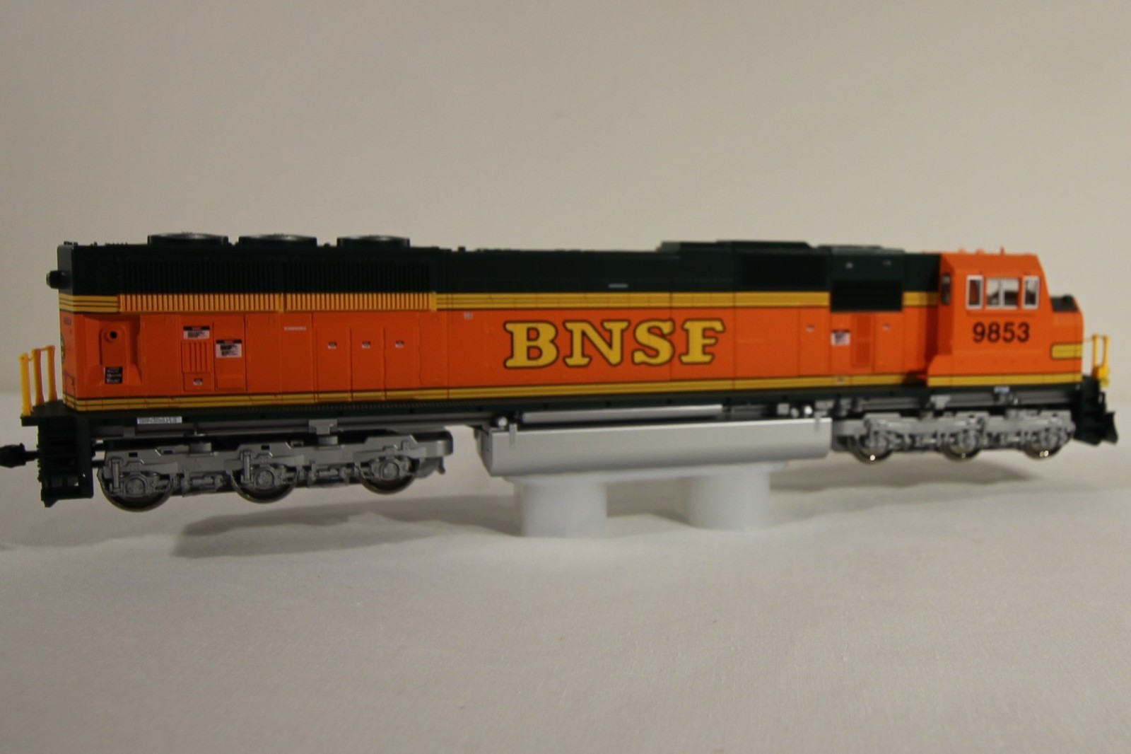 KATO HO 37-6404 EMD SD70MAC BNSF Heritage II #9853 DC DCC Ready NIB NOS