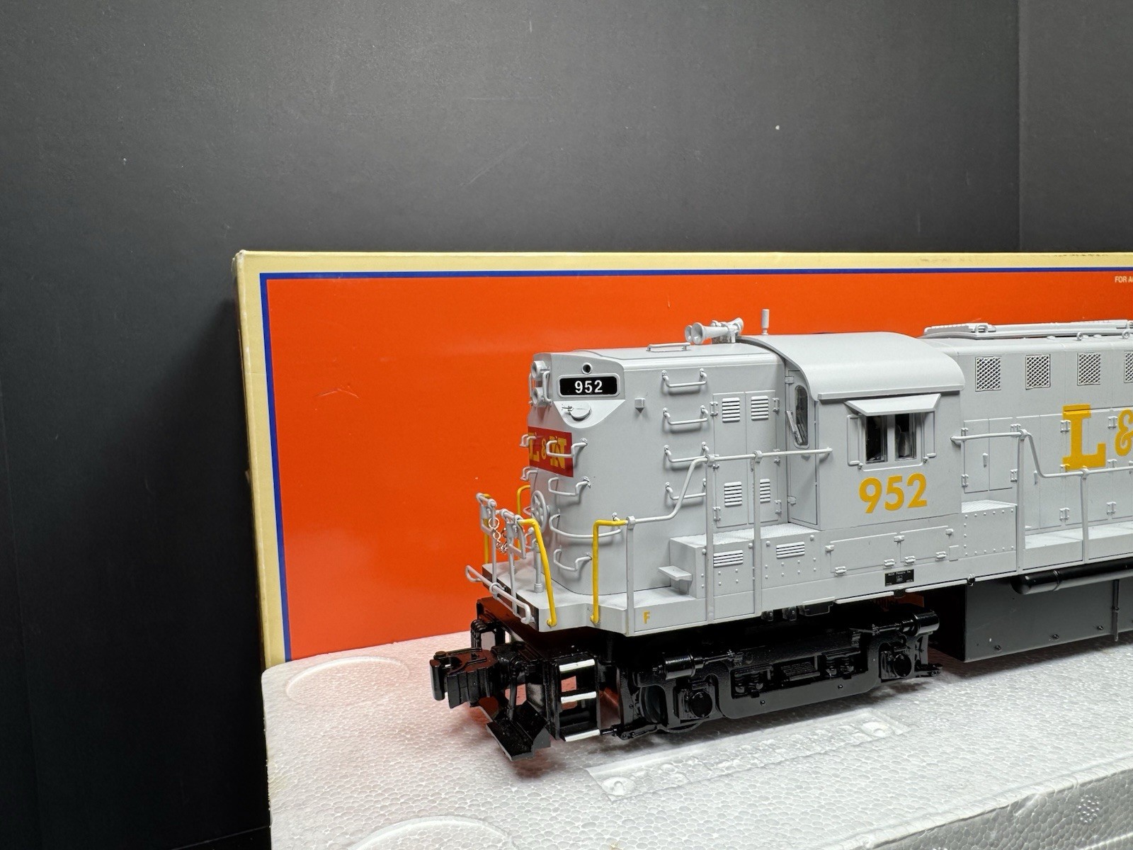 Lionel LEGACY 1933051 Louisville & Nashville L&N RS-11 diesel engine #952 LNIB