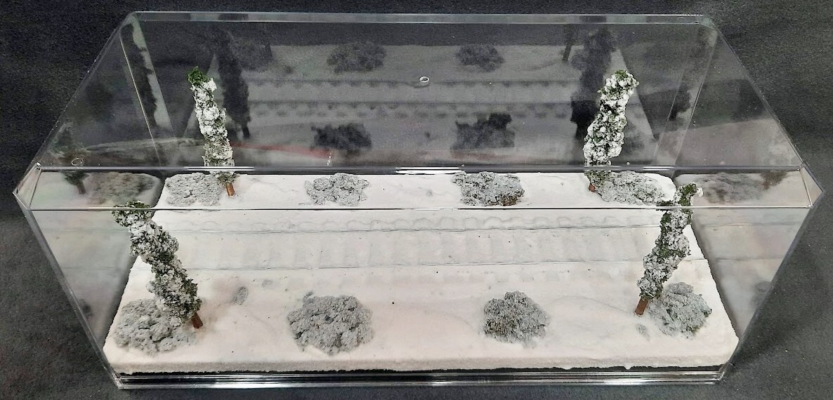 O SCALE – 16″ SINGLE TRACK – “WINTER SCENE” DISPLAY CASE- FOR ANY O SCALE TRAINS
