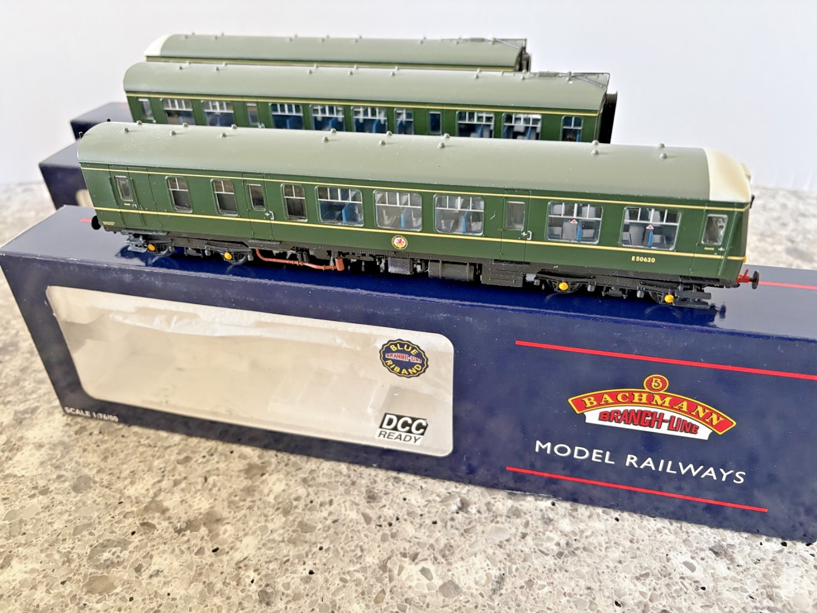 BACHMANN 32-911 CL 108 3 Car DMU BR GREEN WITH YELLOW WARNING PANELS DCC FITTED