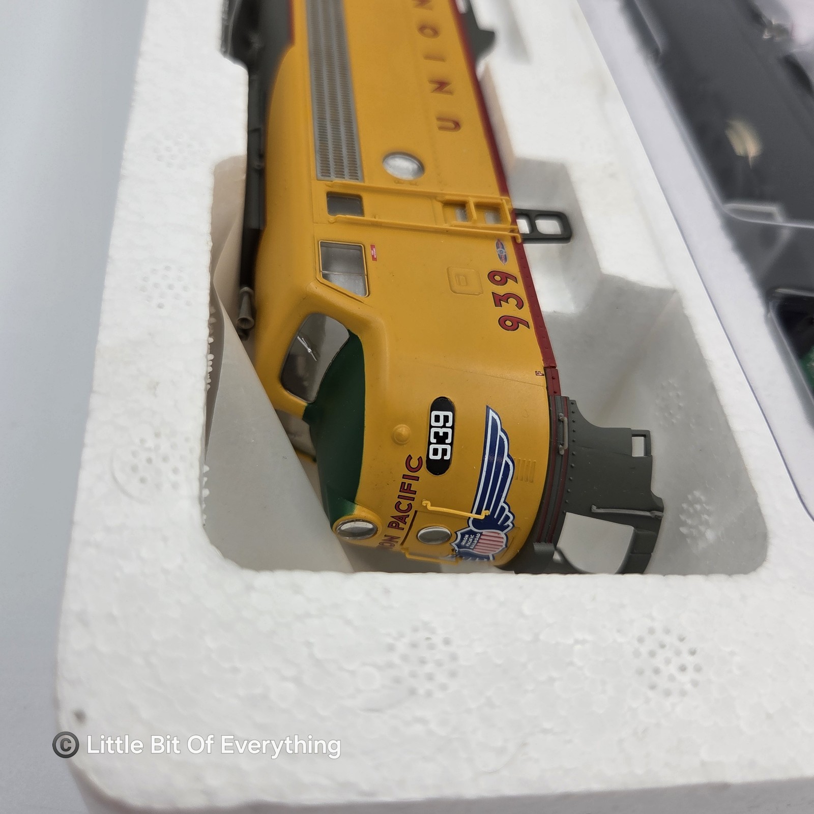 Proto 2000 Union Pacific E8/9 Locomotive #939 w/Sound, DCC, Mars Light 920-31740