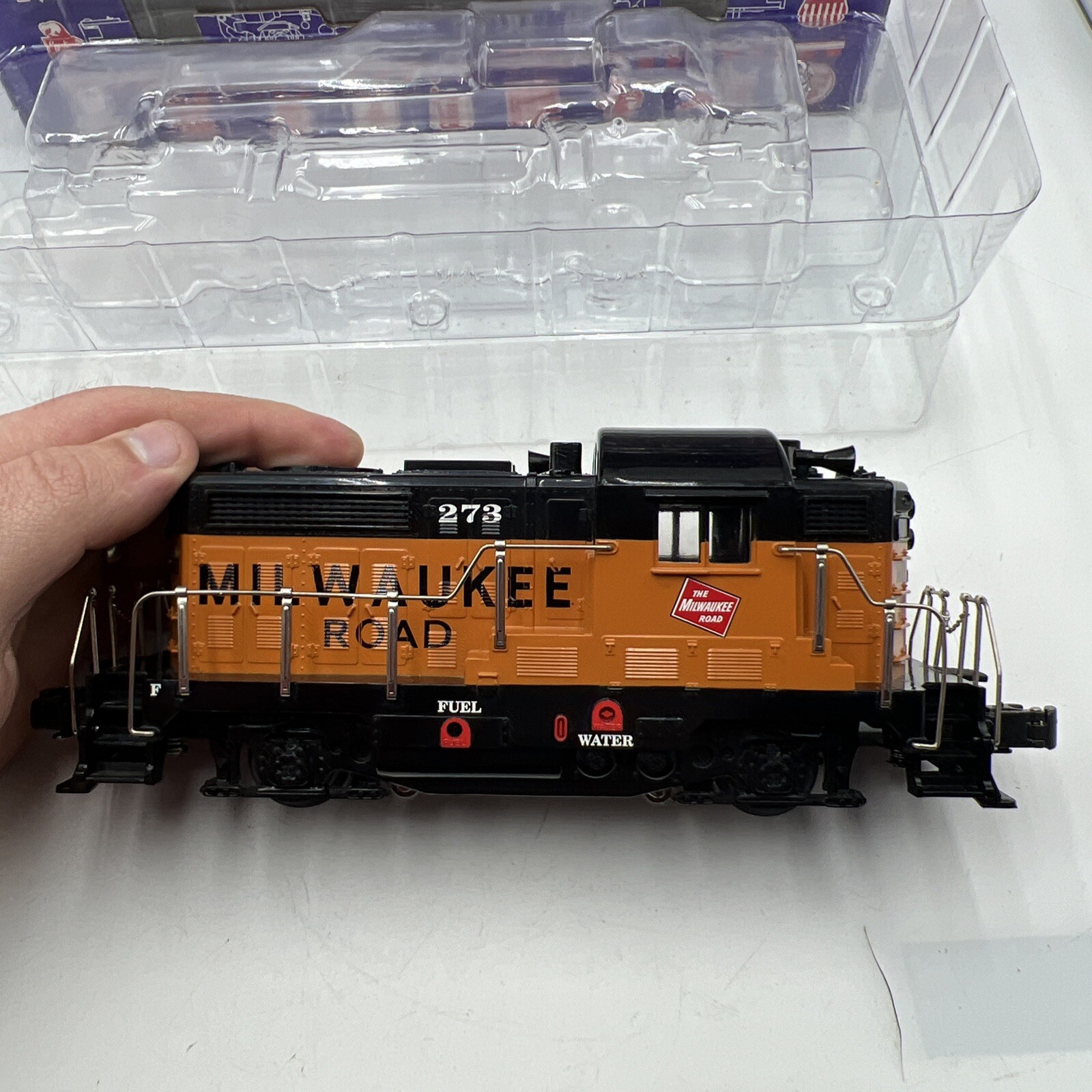 RMT O/O-27 GAUGE RMT-4161 MILWAUKEE ROAD GP DIESEL LOCOMOTIVE #273 IN BOX