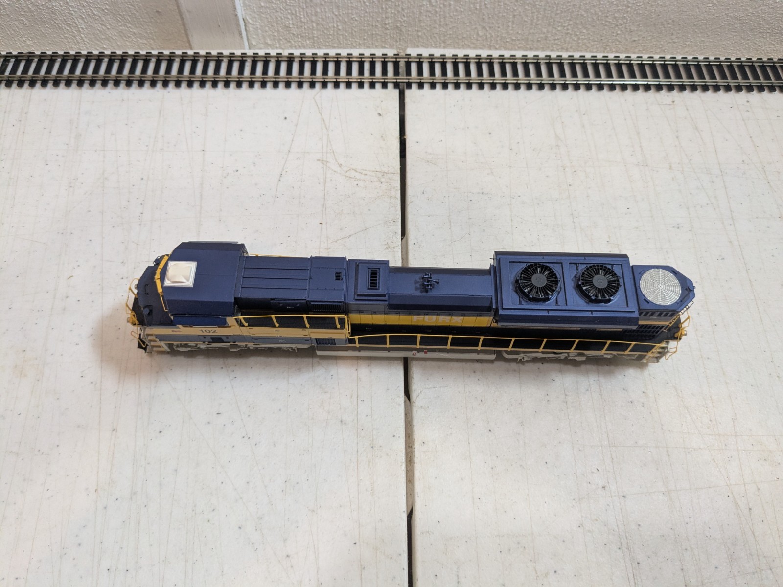 Genesis ATHG69269 – First Union Rail #102 SD70M-2 Diesel Locomotive – DC – HO