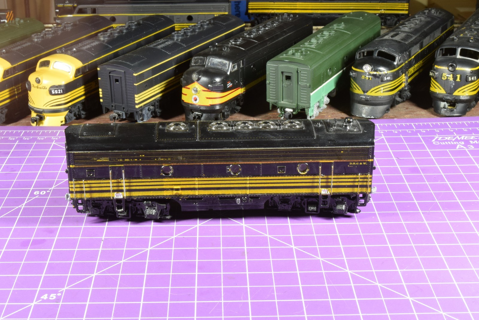 Dummy TrkRdy 5.2 oz DRG&W F series “B” unit, cab # ?, die cast couplers
