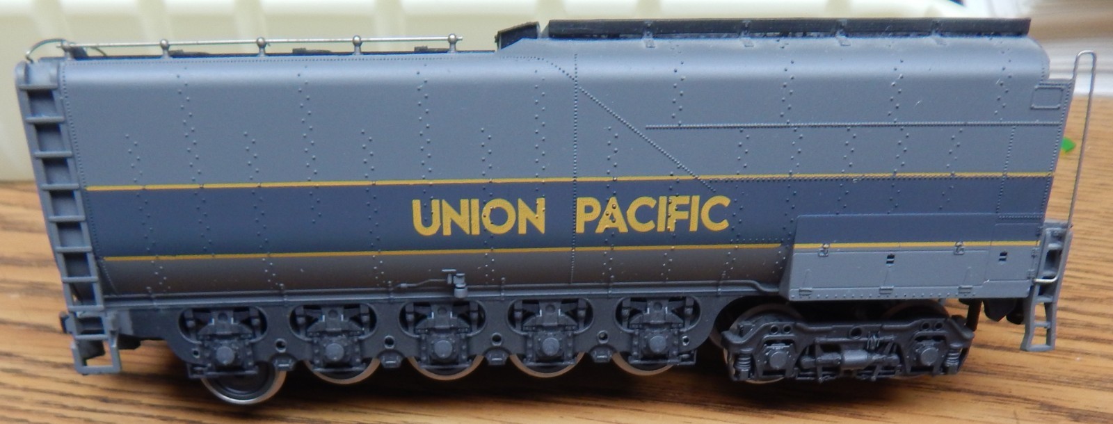 AHM 5112-3 UNION PACIFIC GREY 4-6-6-4 CHALLENGER LOCOMOTIVE USED W/BOX RUNS GOOD