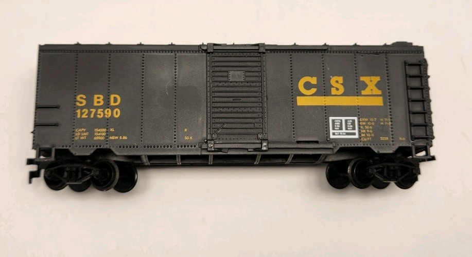 Life Like HO 8479 40 SD BOX CAR CSX 127590 UNUSED B99