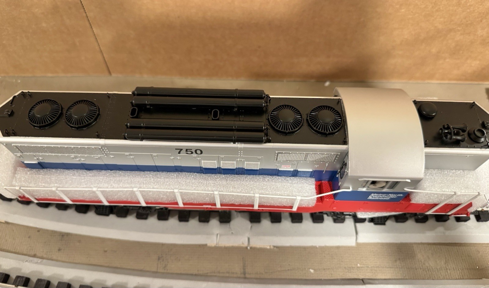MTH Premier 20-22016-1 O Scale Metro North GP9 Diesel w/ Torpedo Tubes, Cab# 750
