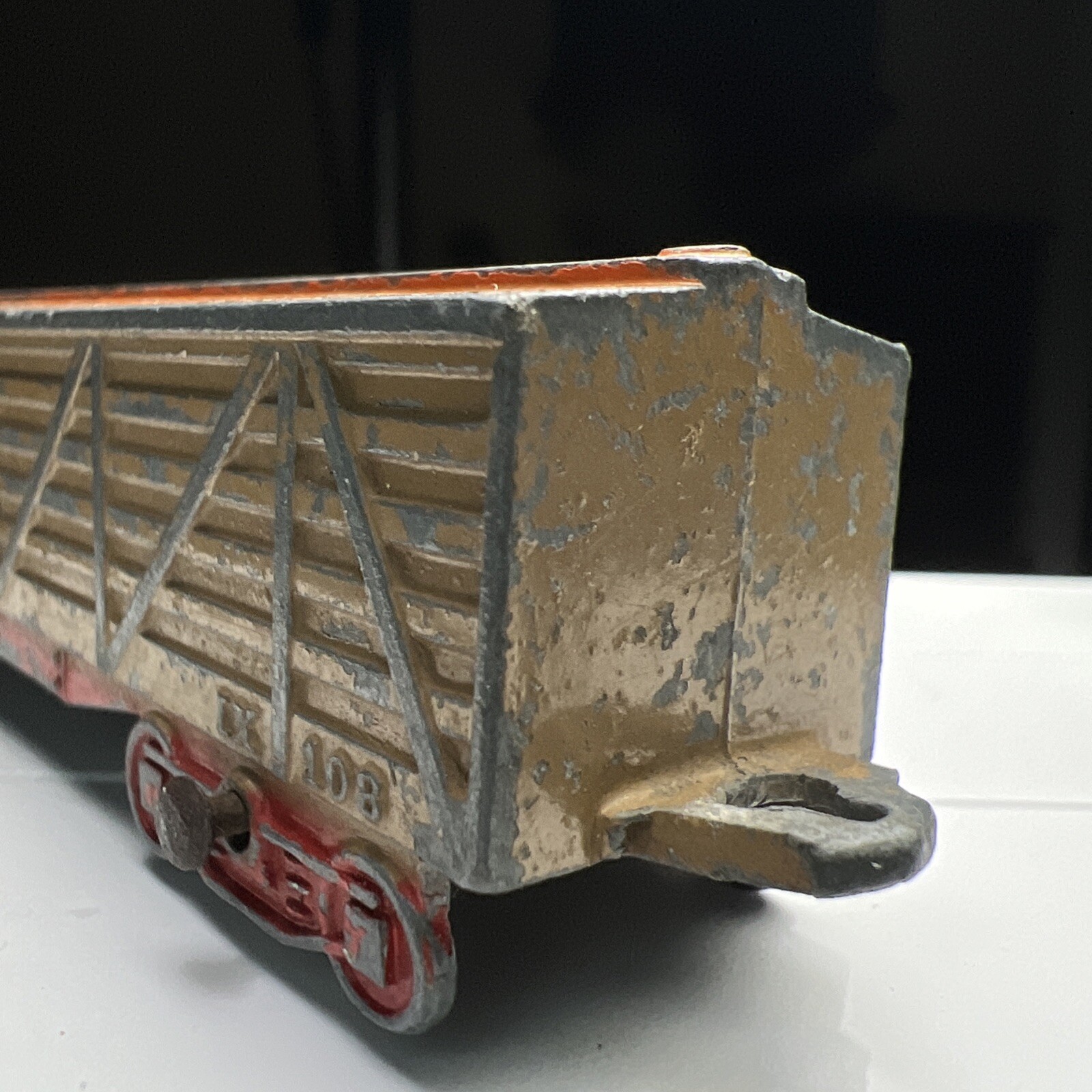 vtg 1939 TOOTSIETOY Train PIONEER STOCK SHIPPERS CAR RAILROAD 5 Inch Orange