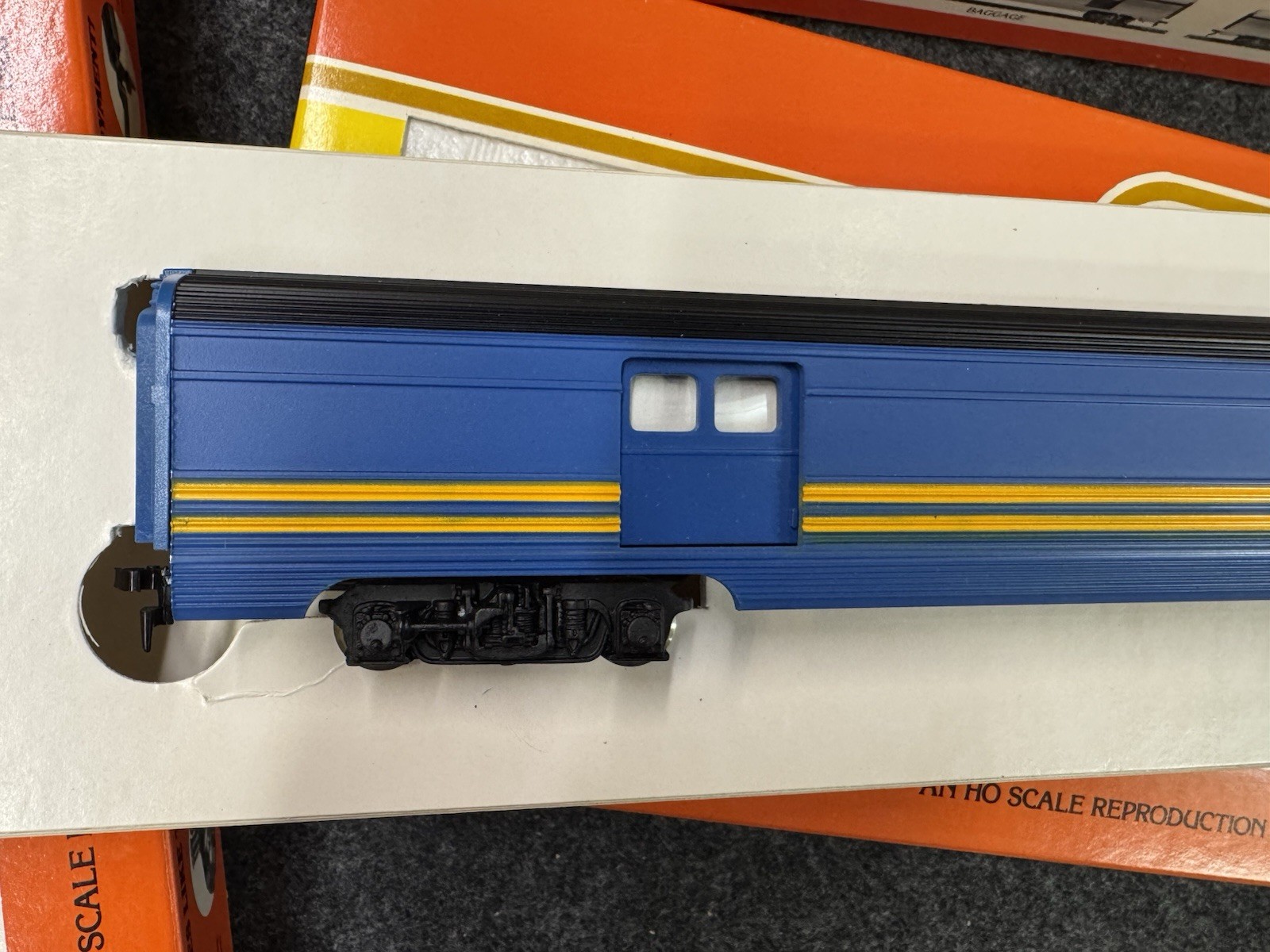 MANTUA HO VIA F7 Diesel Locomotive Baggage & Observation Car Canadian National