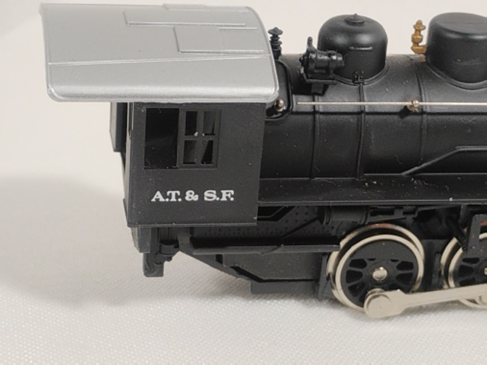 Bachman HO Scale 0-6-0? A.T. & S.F. #2126 Model Train Locomotive & Coal Car