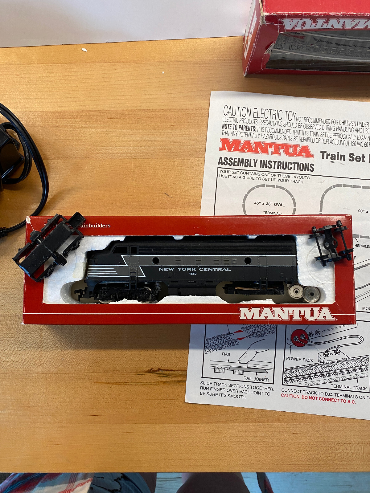 Mantua Train Set. Original Instructions, box, control. Many cars and Locomotive