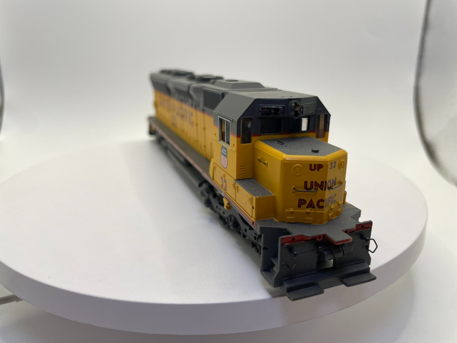 HO Scale Union Pacific SD45 Locomotive #32 – Light Function Details NOT Included