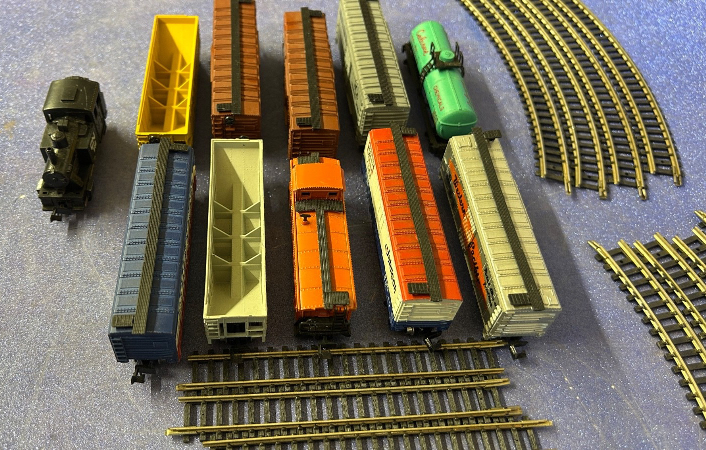 Locomotive, Cars, Track, Transformer, N Scale Train Lot CN 146 Railroad WORKS 4