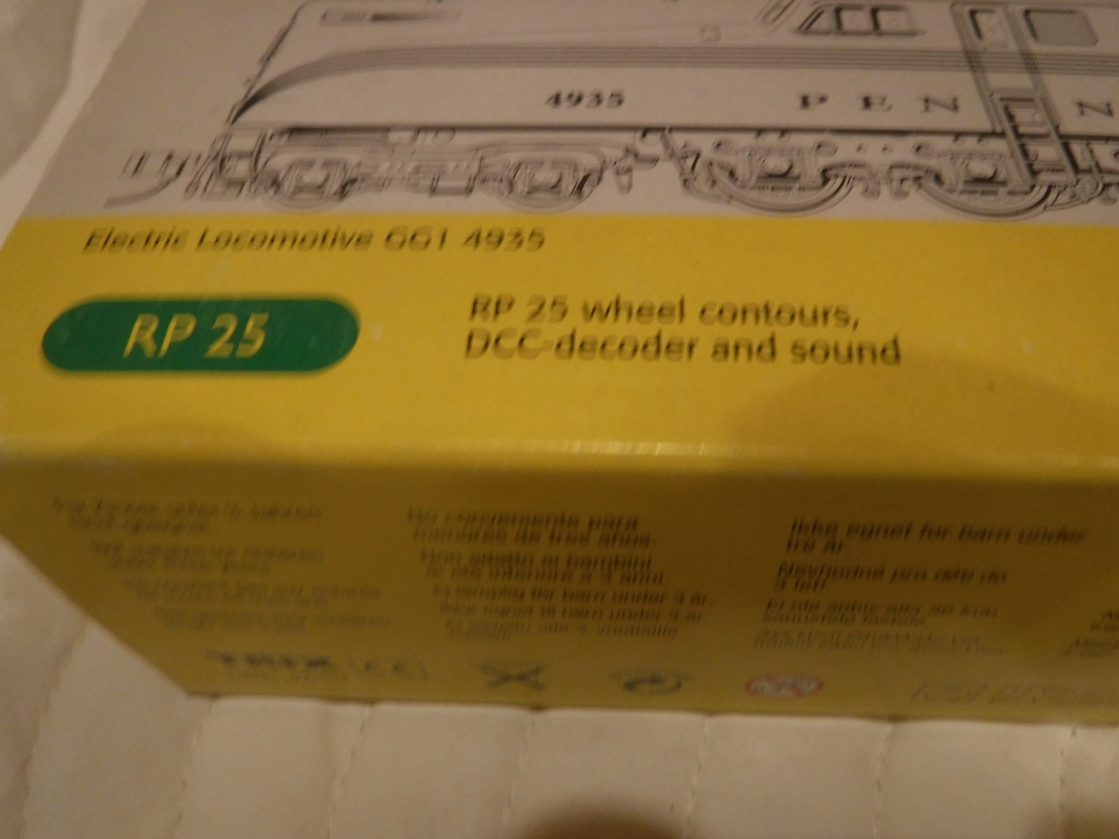 TRIX Electric Locomotive GG1 4935 – 22810 – DC and Sound – Super Clean